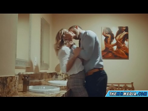 ❤️ جڏهن هڪ busty سنهري اوھان کي هڪ عوامي آرام روم ۾ seduces ❤️❌